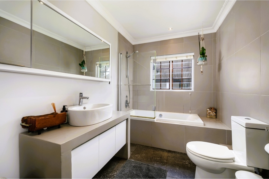 5 Bedroom Property for Sale in Theescombe Eastern Cape